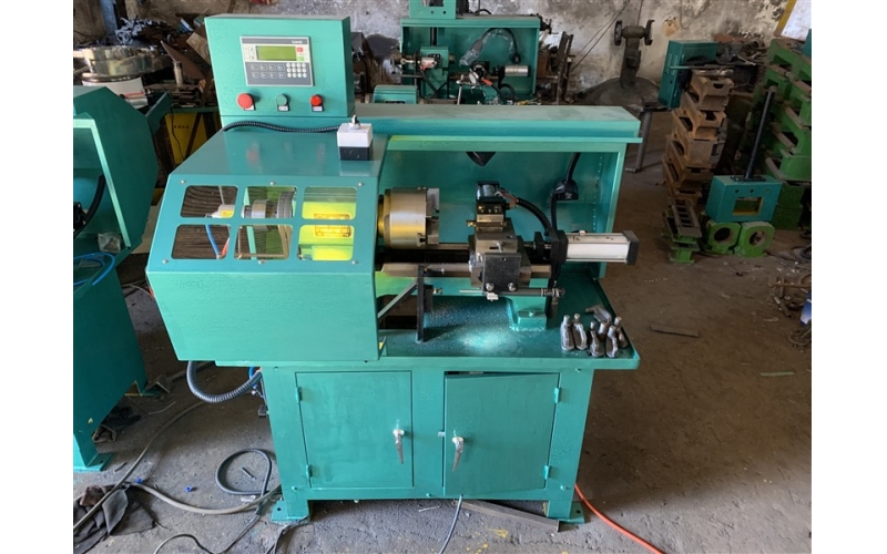 如何調(diào)整自動(dòng)儀表車床的主軸軸承間隙？