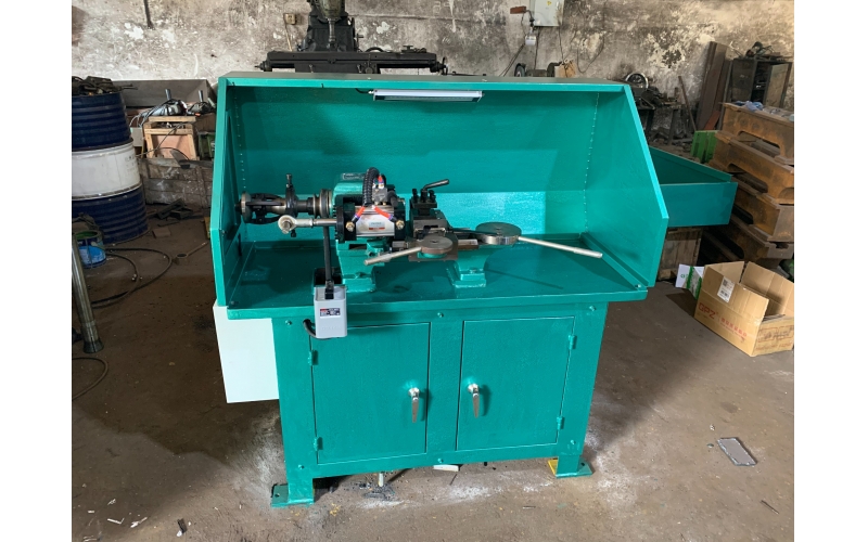 620儀表車床，帶氣動(dòng)夾緊裝置，可以減輕工人勞動(dòng)強(qiáng)度